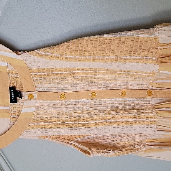 Torrid NWT yellow and white striped smocked crepe tank M/L - Picture 3 of 8